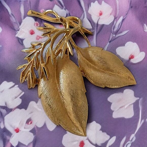 Sarah Coventry Leaf Brooch Branch Pin Sea Whispers Gold Tone Baroque Rococo 60s. - Picture 14 of 16